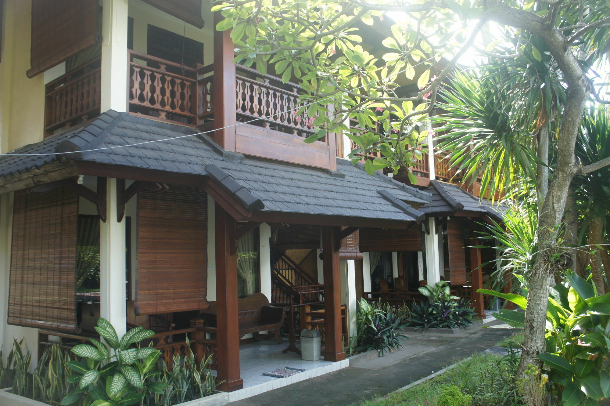 Batu Bolong Cottages Mangsit Exterior foto